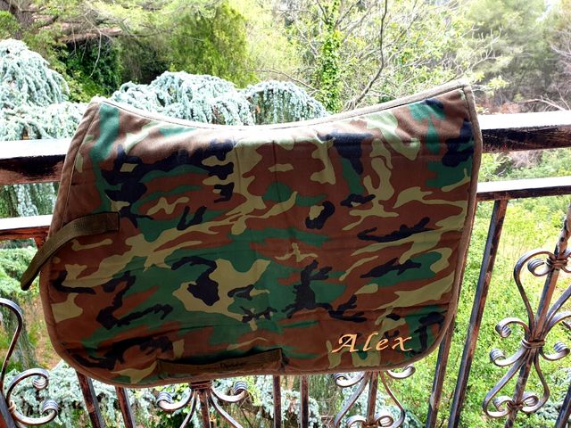 Sudadero caballo estilo militar