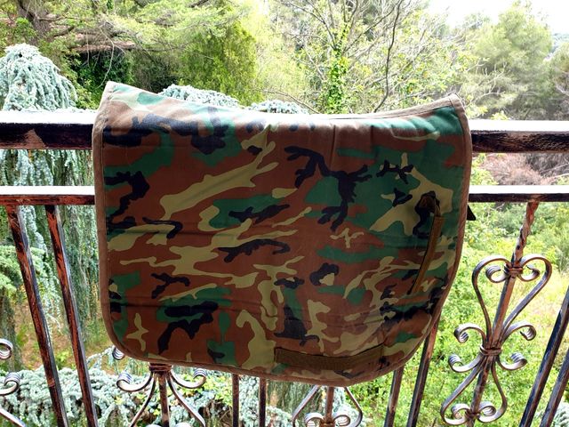 Sudadero caballo estilo militar