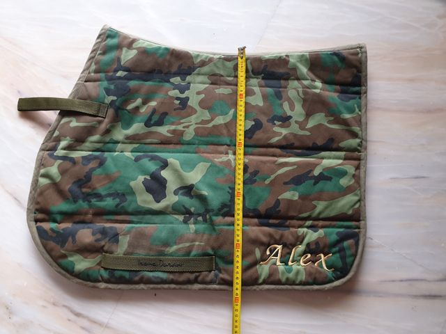 Sudadero caballo estilo militar