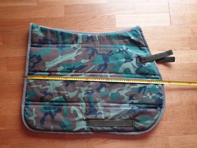 Sudadero caballo estilo militar