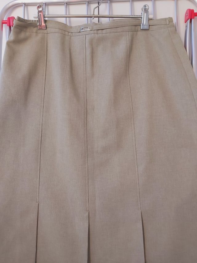 Falda verde T. 44 de señora muy elegante