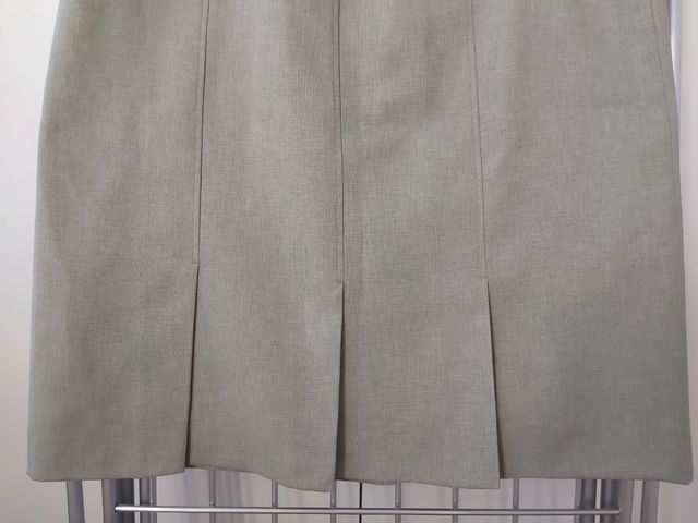 Falda verde T. 44 de señora muy elegante