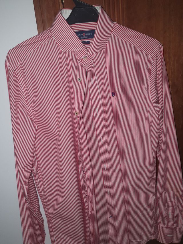 Camisa rayas rojas Álvaro Moreno