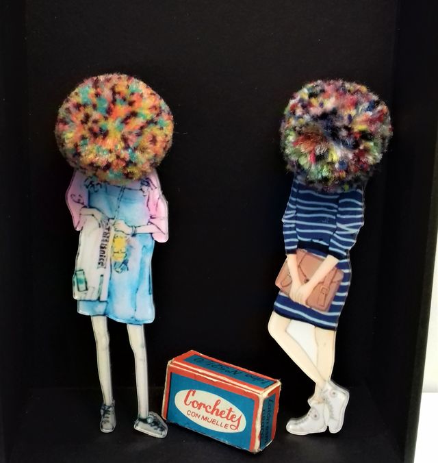 Originales broches de acrilico con pelo afro