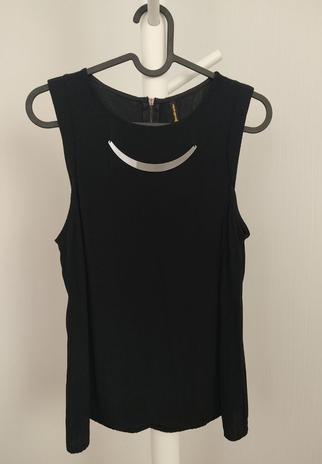 Stradivarius. Camiseta chica fiesta