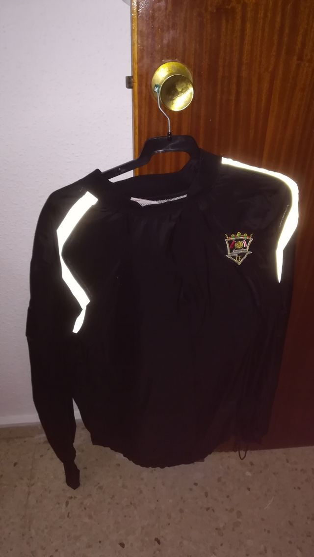 chubasquero color negro nuevo