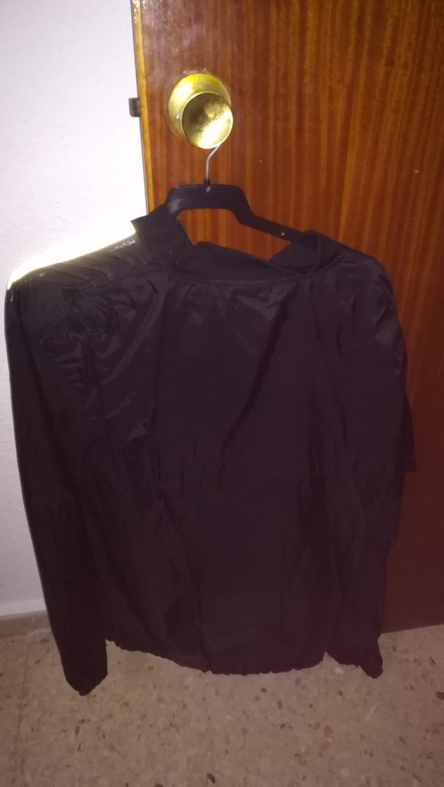 chubasquero color negro nuevo