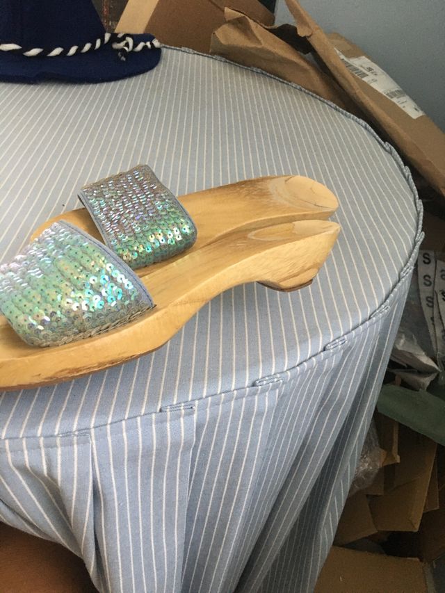 Zuecos lentejuelas madera