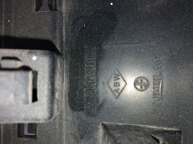 Moldura delantera derecha Renault Clío 4