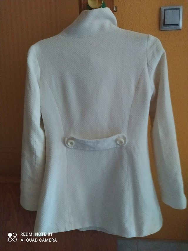 Abrigo blanco de entretiempo