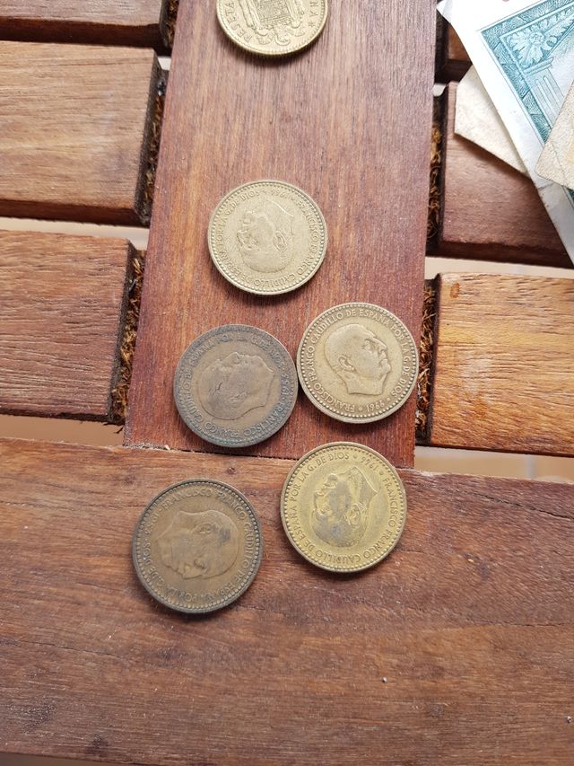 BILLETES Y MONEDAS