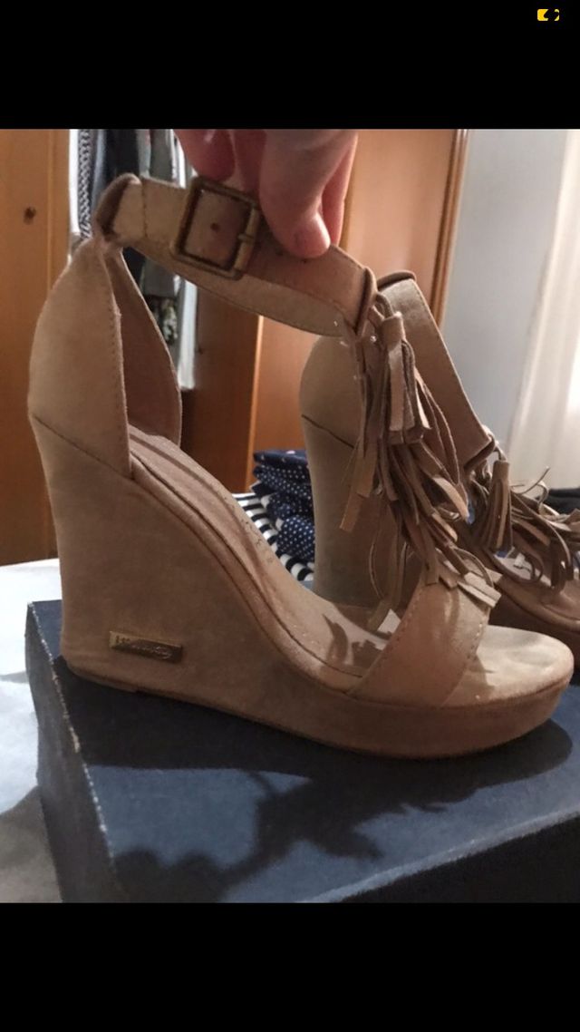 Sandalias piel flecos