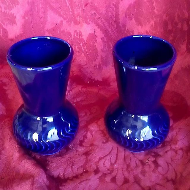 Jarrón de porcelana azul cobalto de segunda mano por 7 € en Montgat en