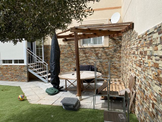 Pérgola madera jardín esquinera de segunda mano por 75 € en Ciudad Real