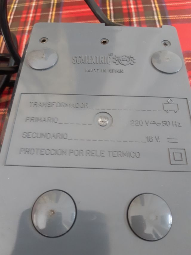 Transformafor y mandos para este Scalextric