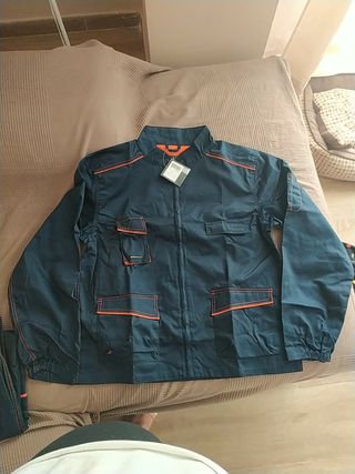 Ropa de trabajo de segunda mano por 12 EUR en Vélez-Málaga en WALLAPOP