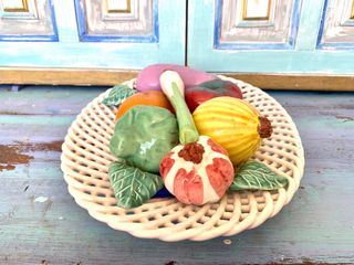 Centro trenzado con frutas vintage