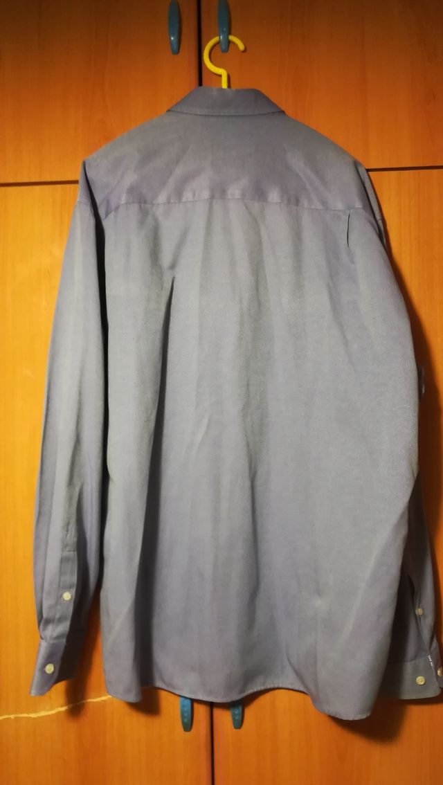 Camisa de vestir azulada