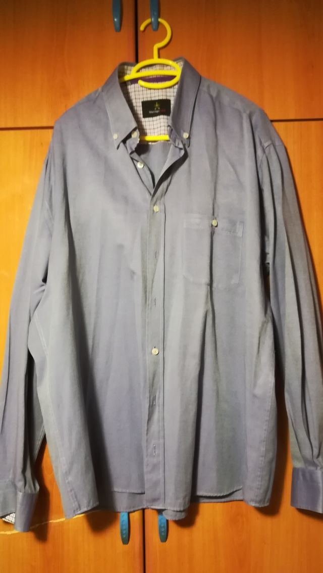 Camisa de vestir azulada