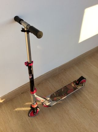 Patinete Scooter Niños Oxelo Mid 1 Decathlon de segunda mano por 20 EUR en  Madrid en WALLAPOP