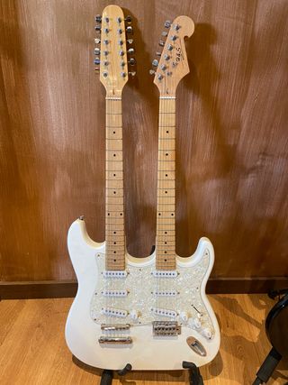 Stratocaster doble mástil !! de segunda mano por 875 EUR en Canyelles en  WALLAPOP