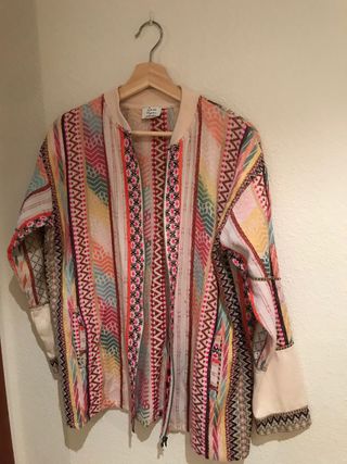 Chaqueta étnica Zara de segunda mano por 22 EUR en Alcalá de Henares en  WALLAPOP