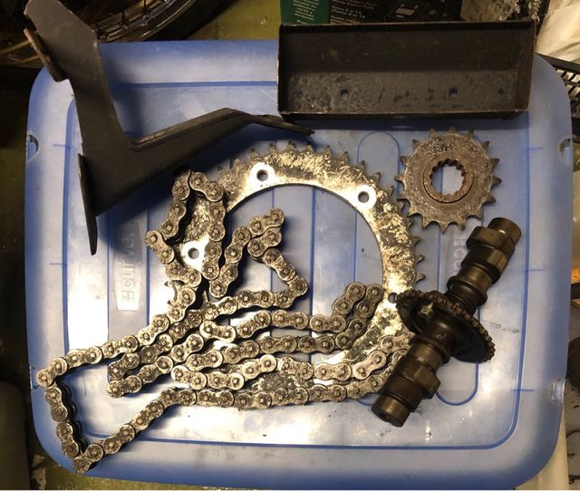 Tres cajas con piezas KZ400