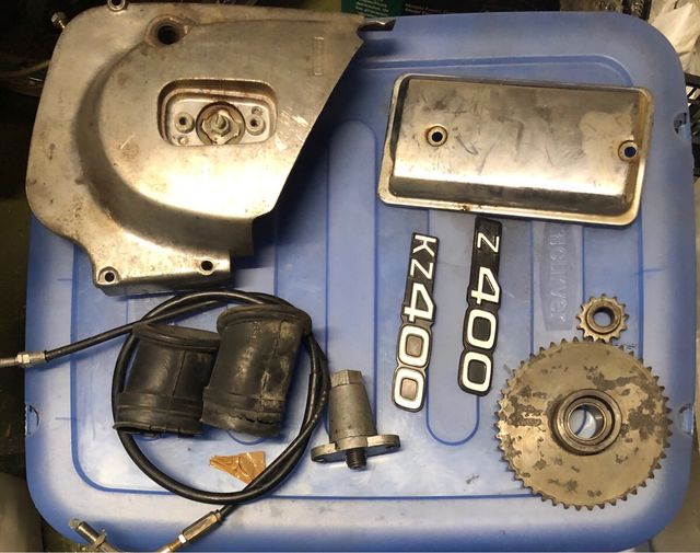 Tres cajas con piezas KZ400