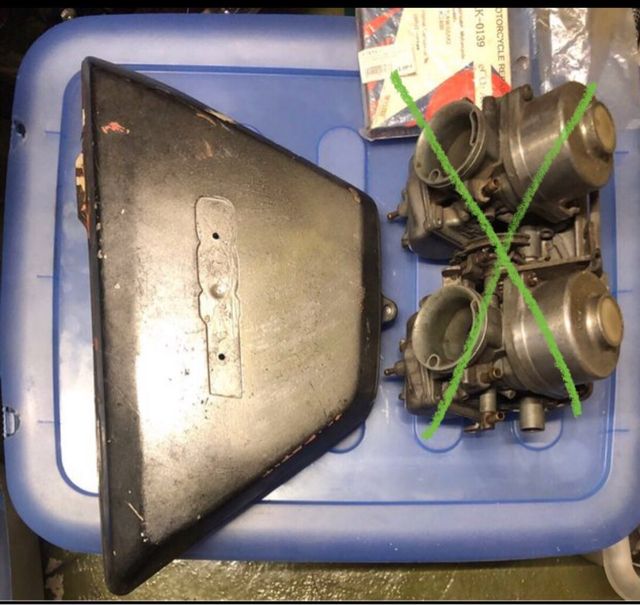 Tres cajas con piezas KZ400