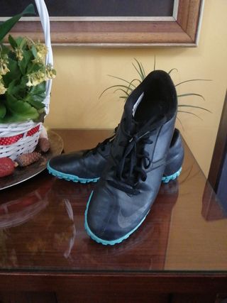 Nike T41 semitacos fútbol de segunda mano por 8 EUR en Mijas en WALLAPOP