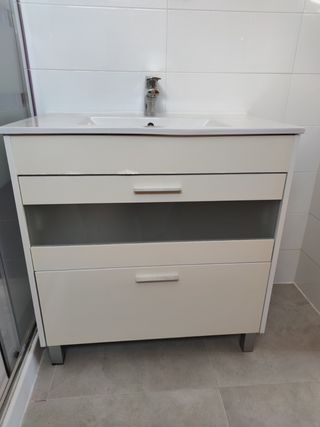 Mueble de baño y lavabo de segunda mano por 50 € en Requena en WALLAPOP