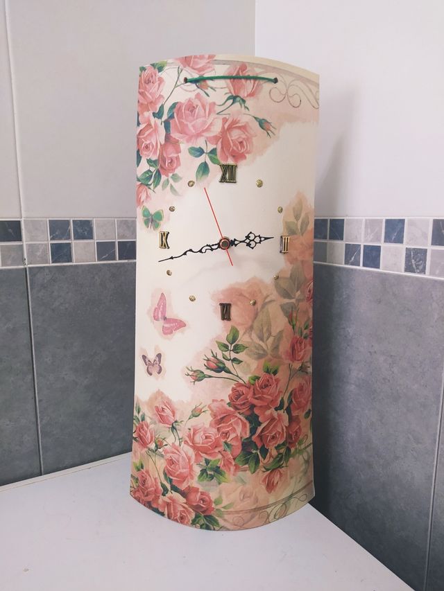 Teja Flores Decorada con reloj