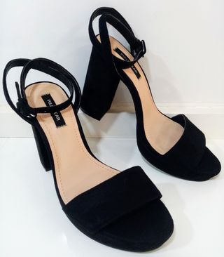 SANDALIAS PULL AND BEAR DE MUJER TALLA-37 de segunda mano por 10 EUR en  Valencia en WALLAPOP