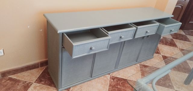 comedor(mesa con sillas y aparador)