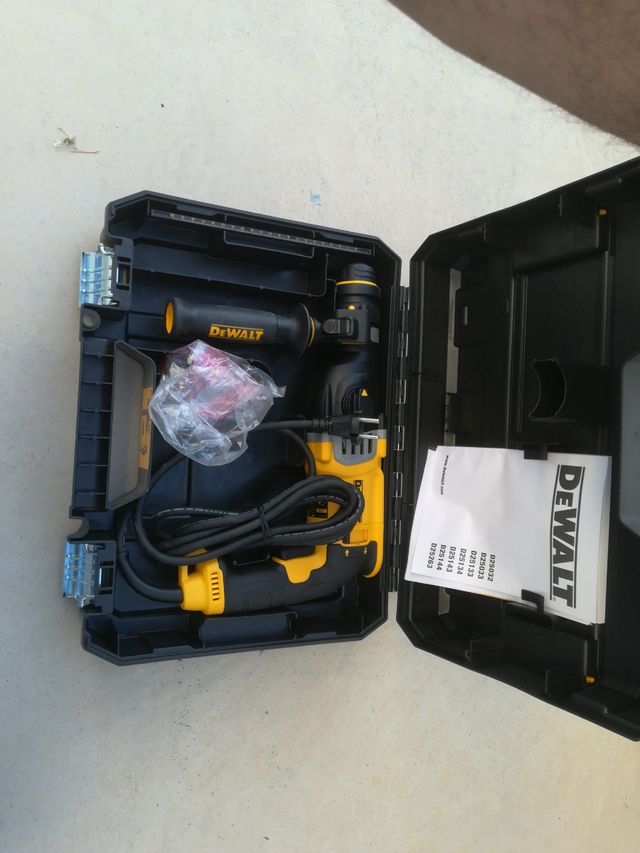 taladro Dewalt 900w