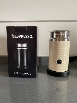 Aeroccino 3 NESPRESSO de segunda mano por 40 EUR en Teruel en WALLAPOP