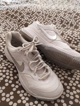 Bambas Nike blancas piel 40 de segunda mano por 30 EUR en Zaragoza en  WALLAPOP