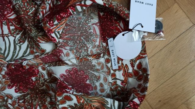 Vestido de flores de manga larga a estrenar (L)