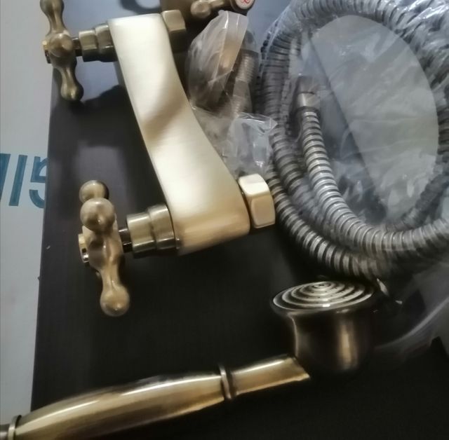 Grifo ducha Nuevo bronce alta calidad con su caja de segunda mano por