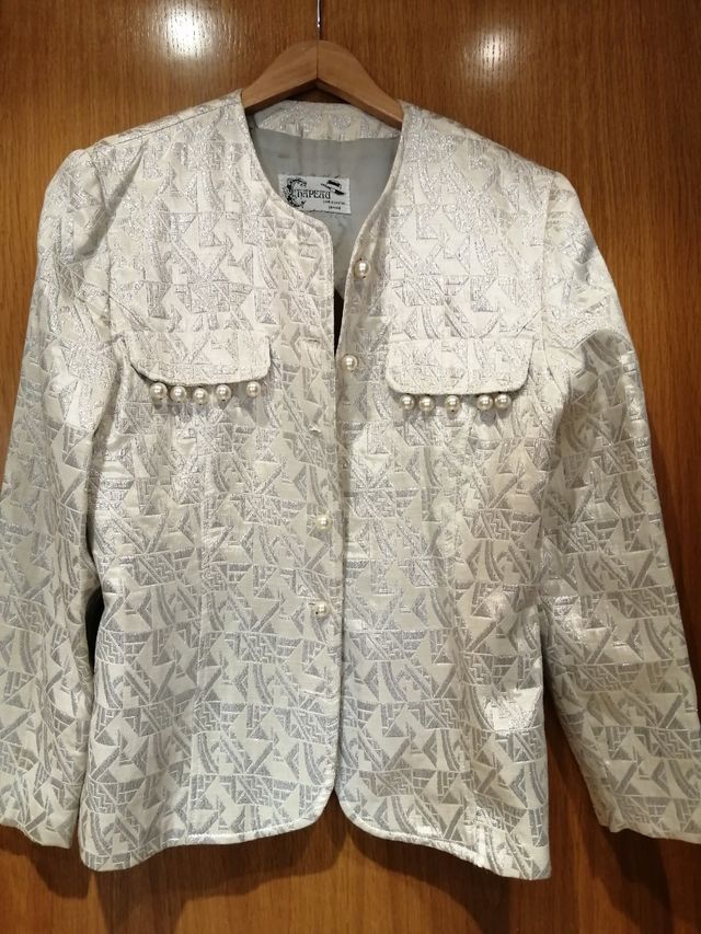 OFERTA. Blazer de lamé y perlitas.