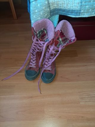 Botas altas monster high de segunda mano por 8 EUR en Madrid en WALLAPOP