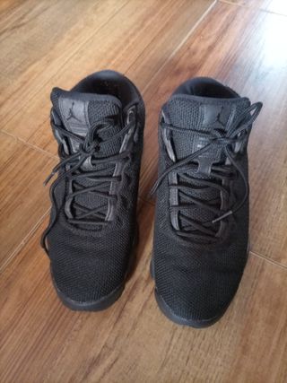 Zapatillas Jordan talla 38 de segunda mano por 25 EUR en Fuengirola en  WALLAPOP