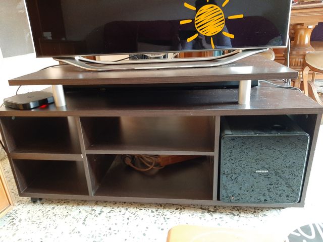 Mueble para TV con ruedas