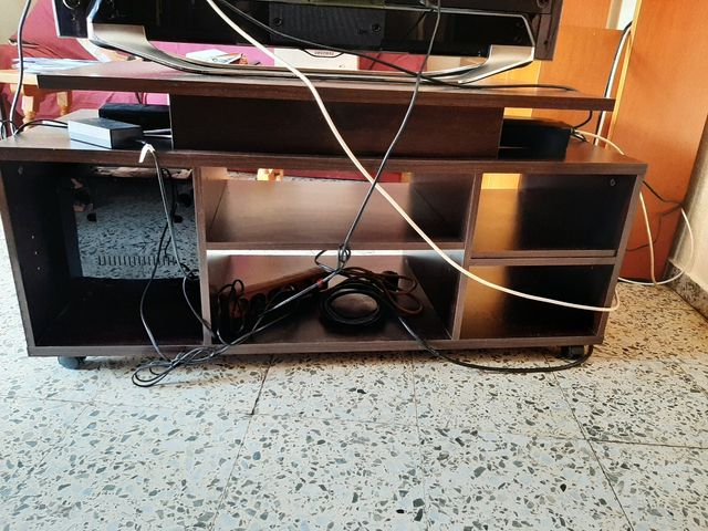 Mueble para TV con ruedas