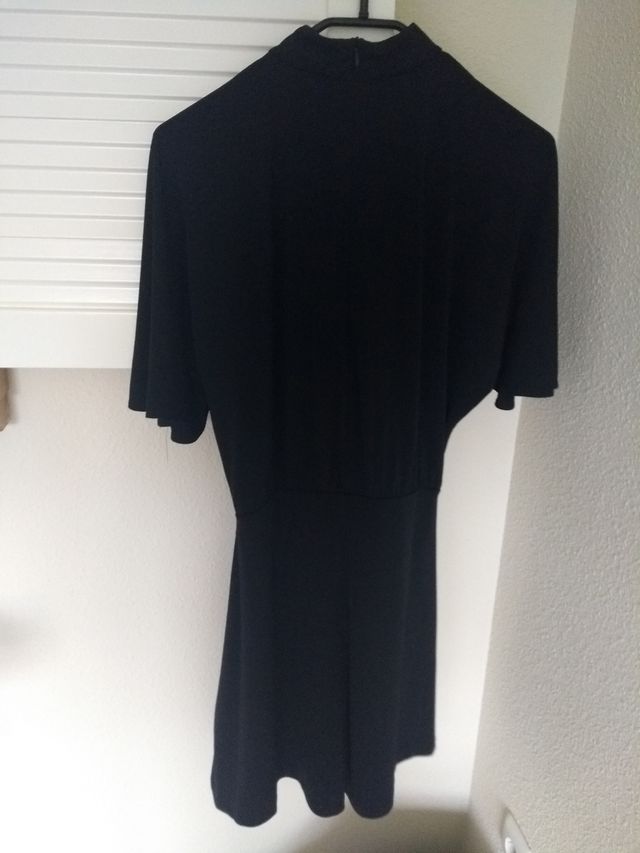 vestido negro Stradivarius S