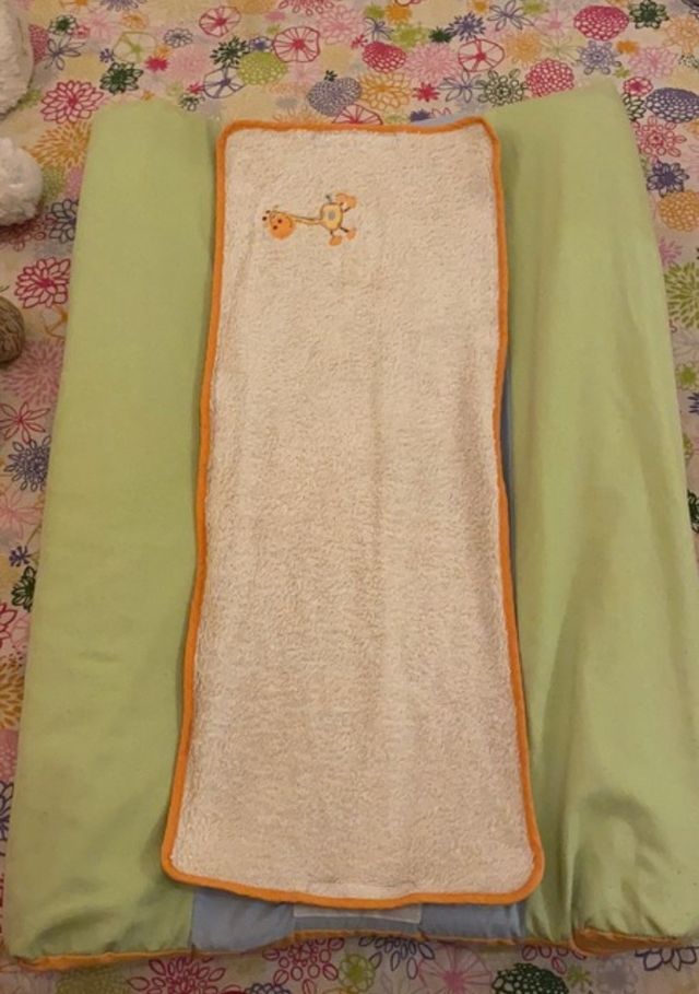 Cambiador bebe de sobre mesa 