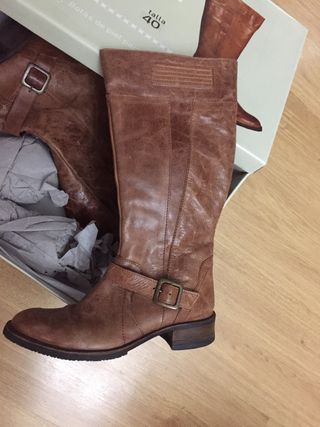 Botas piel color camel de segunda mano por 35 EUR en La Unión en WALLAPOP