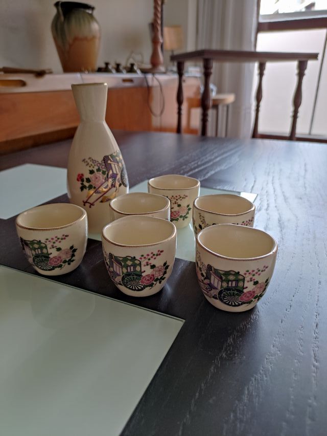 Juego de sake japonés en porcelana Satsuma