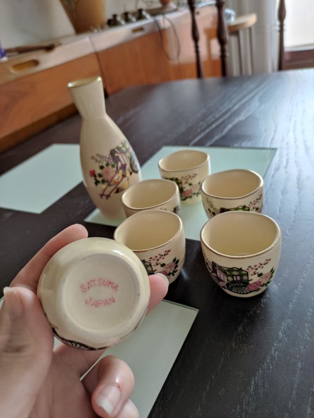 Juego de sake japonés en porcelana Satsuma
