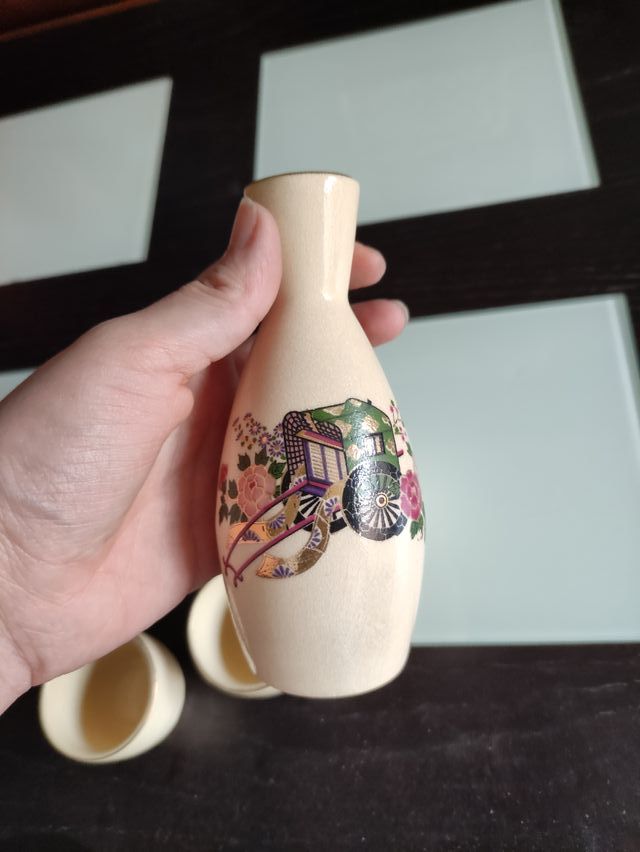 Juego de sake japonés en porcelana Satsuma